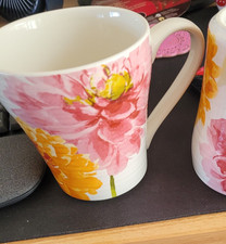 LAURA ASHLEY MUG Chrysanthemum