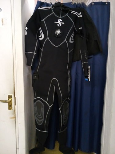 Brand new scubapro everdry - scubapro,