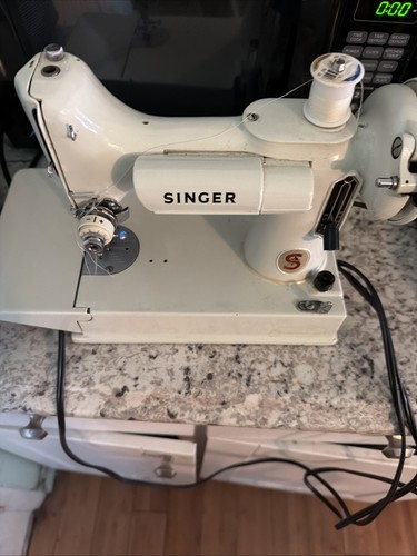 Vintage white singer - vintage, 221-k
