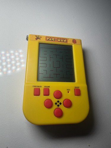 Retro pac man keyring - retro, pac-man
