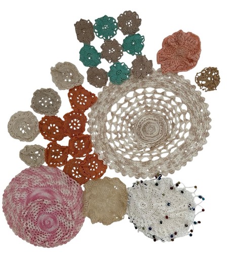 Job lot vintage doilies - lot,