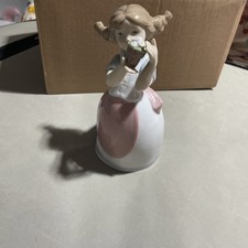 Lladro Nao 1537 Golden Daisies With Young Girl Holding The Pot Of Them