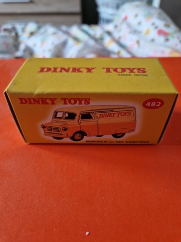 Dinky toys bedford cwt van - dinky,