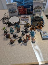 Skylanders Wii Bundle – 3 Games, 2 Portals, 18 Figures + Bag (Cards Mixed)