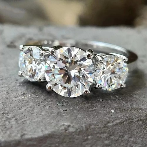 Tcw round cut - 4.35, moissanite