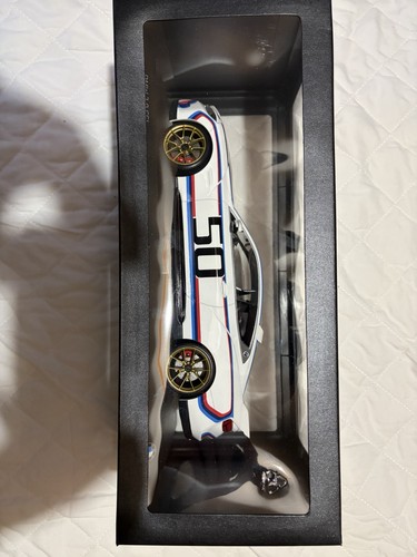 Bmw csl 18 diecast model - 1:18,
