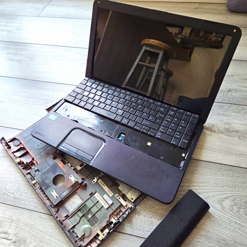 Toshiba laptop shell - 15.6",
