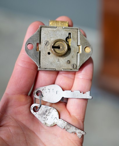 Vintage yale mills - mills, slot