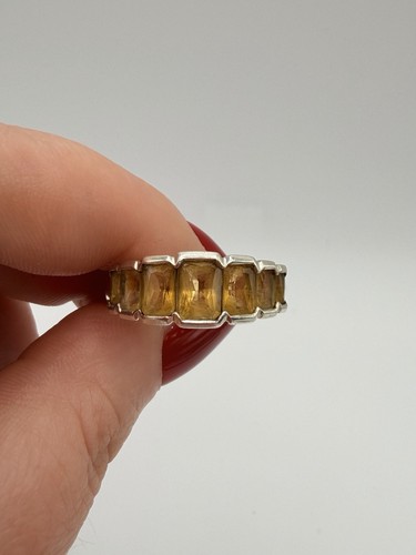 Yellow cushion cut - yellow,
