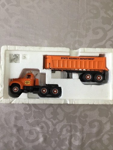 First gear 1960model mack - first,