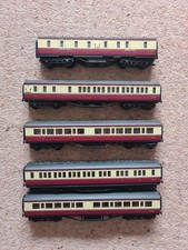 BACHMANN - 5 X BR CRIMSON & CREAM COACHES  OO GAUGE ONE PARCLES 