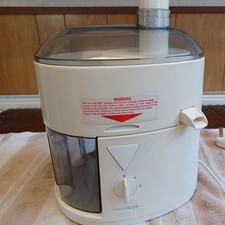 HINARI LIFESTYLE JUICE EXTRACTOR. USED. VERY GOOD CLEAN CONDITION. 