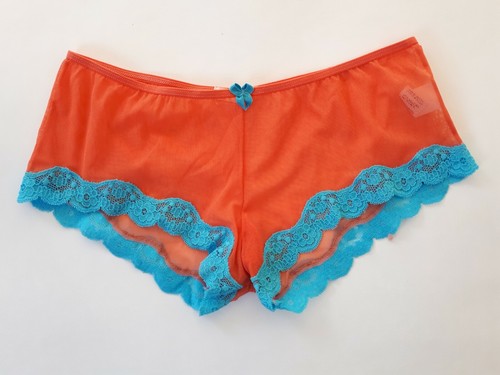 Shirley hollywood sizes - m, l
