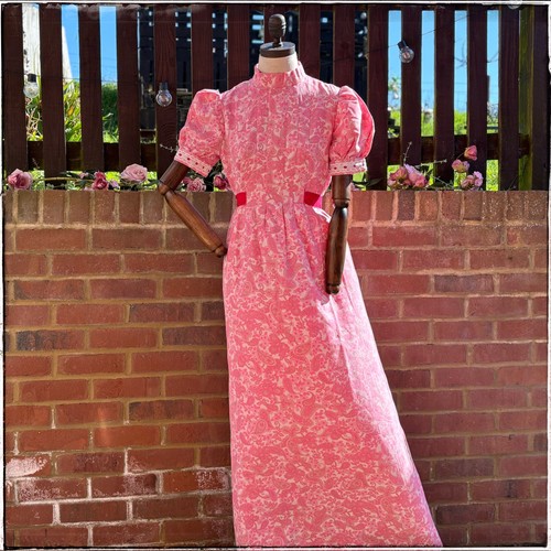 Vintage 70s pink - pink, paisley