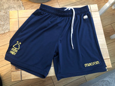 NOTTINGHAM FOREST CHILD KIDS DARK BLUE FOOTBALL SHORTS SIZE L JR XS MACRON