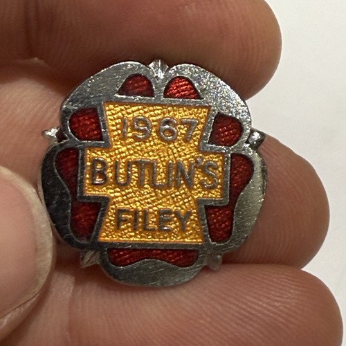 Butlins badge holiday - badge, camp