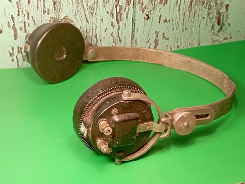 Ww2 military radio - radio, british