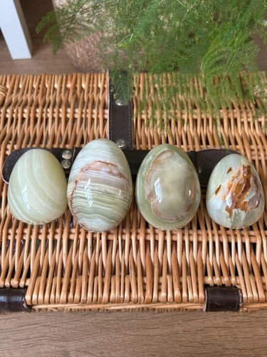 Green onyx polished stone - x,