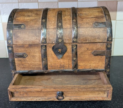 Vintage wooden treasure chest - wooden,