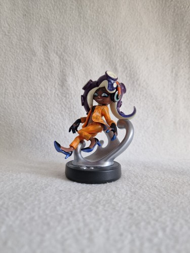 Marina amiibo figure - marina, side