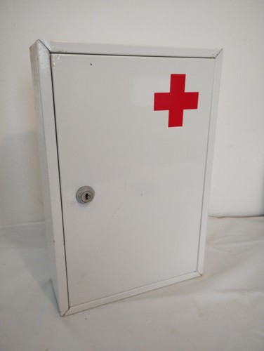 Metal first aid - first, mounted