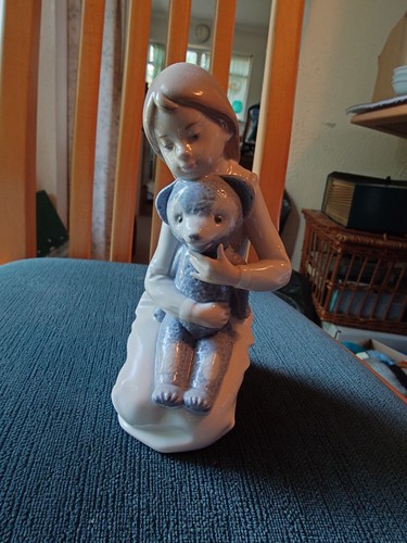 Nao lladro figurine girl - figurine,