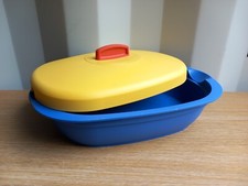 Tupperware Blue Serving Dish Yellow Lid 1.7 Litre