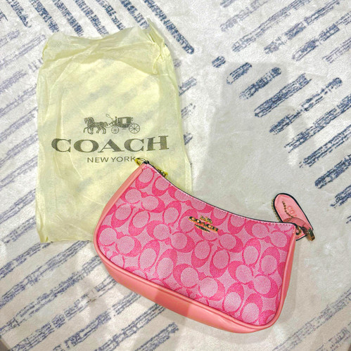 Coach pink monogram canvas - pink,