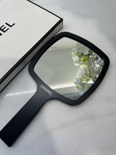 Super nice chanel handheld - super, nice!