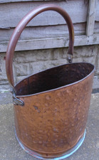 VINTAGE HAMMERED BRASS & COPPER COAL BUCKET SCUTTLE KINDLING READ