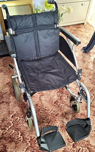 Foldable transport wheelchair - foldable,