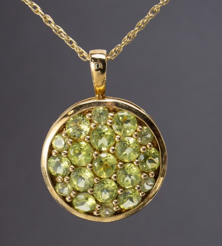 Pave peridot cluster circle - pave,