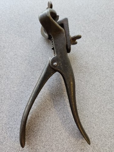 Antique vintage cast iron pine - vintage,