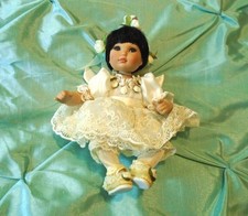 Collectable Marie Osmond  porcelain doll  7" with  2004 model #3370 tinytot