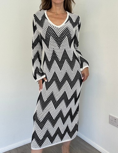Black white chevron - black,