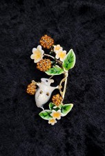 Mouse & Berry Brooch Vintage