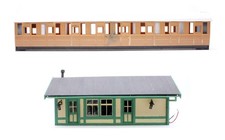 UNKNOWN KIT BUILD 'O' GAUGE PAIR OF TEAK COACH & PLATFORM BUILDING