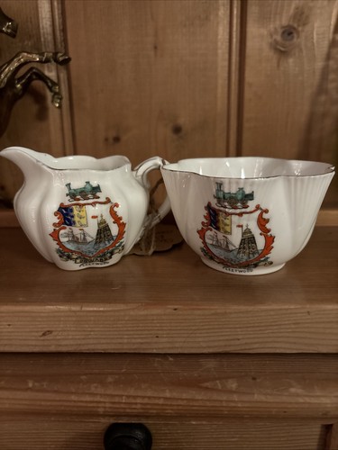 Shelley crest ware - crest, porcelain