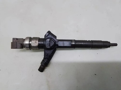 Nissan almera tino v10 - tino, fuel