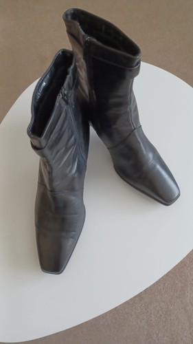 Clarks leather ankle boots - leather,