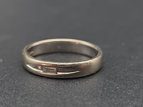 18k white gold - ring, a
