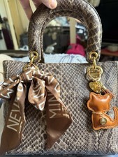 Square Snakeskin Effect