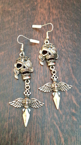 Gothic pirate skull - gothic, dagger