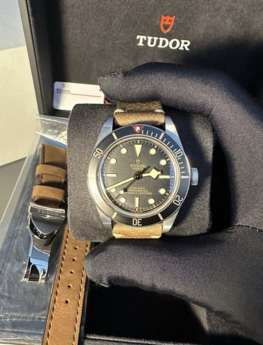 Tudor black bay 79030n - black,