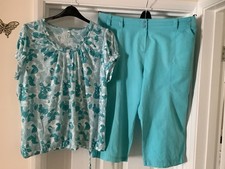 Women's Clothing - Three Quarter Length Trousers and Matching Blouson Top - 18