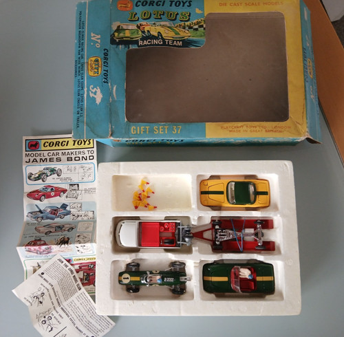 Corgi gift set lotus racing - 37,