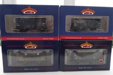 4 x Bachmann wagons; 2 x 12T