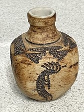 ANDREA WINTERS NATIVE AMERICAN KOKOPELLI FLUTE PLAYER 9.5cm VASE MOAB, UTAH, USA