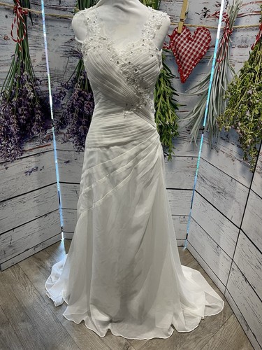 Stunning wedding dress - stunning,
