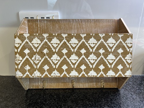 Letter and key - organiser,